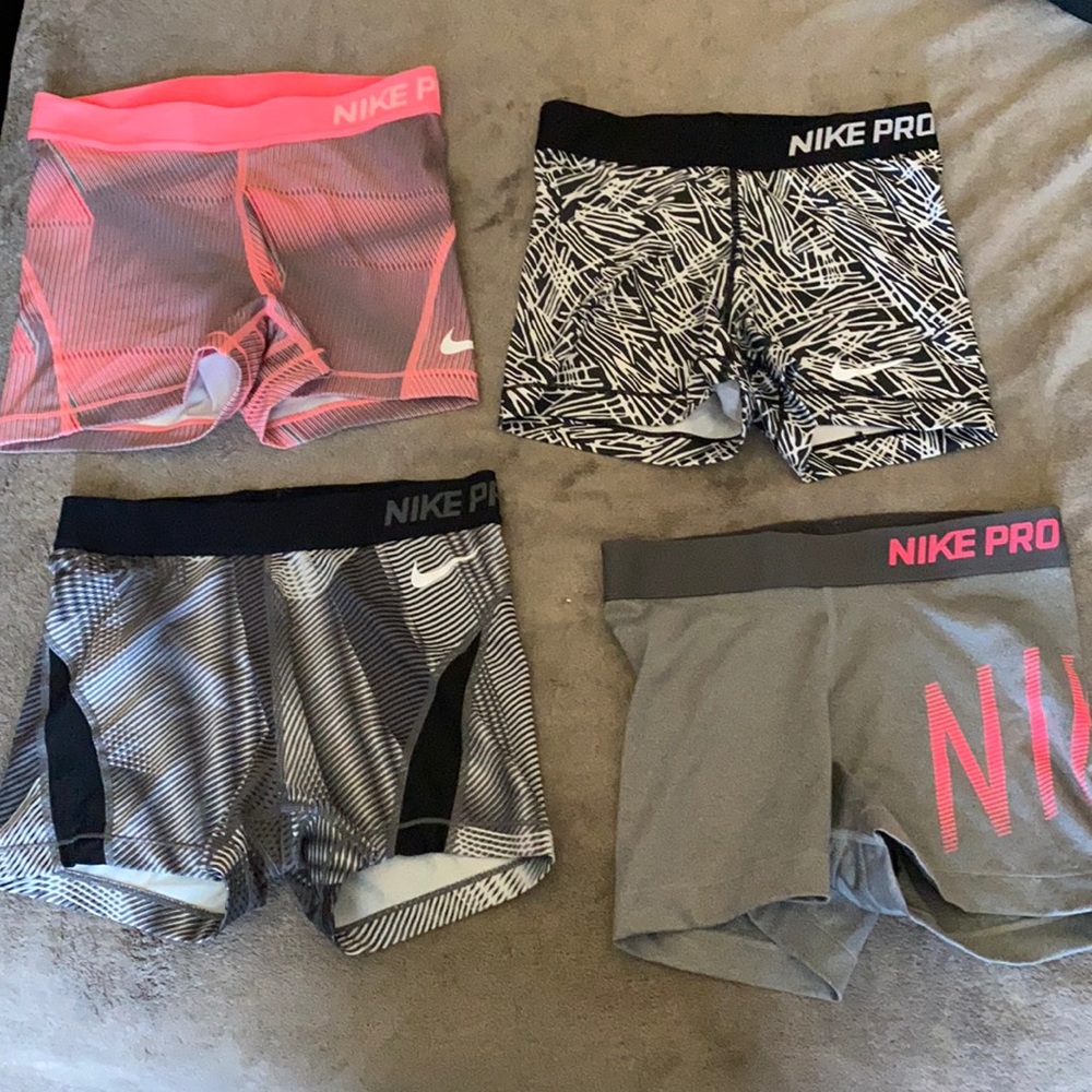 Nike pro shorts like new size small